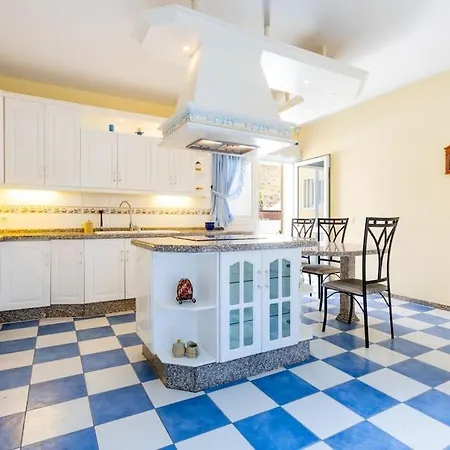 B3 Bohemian Apartment *